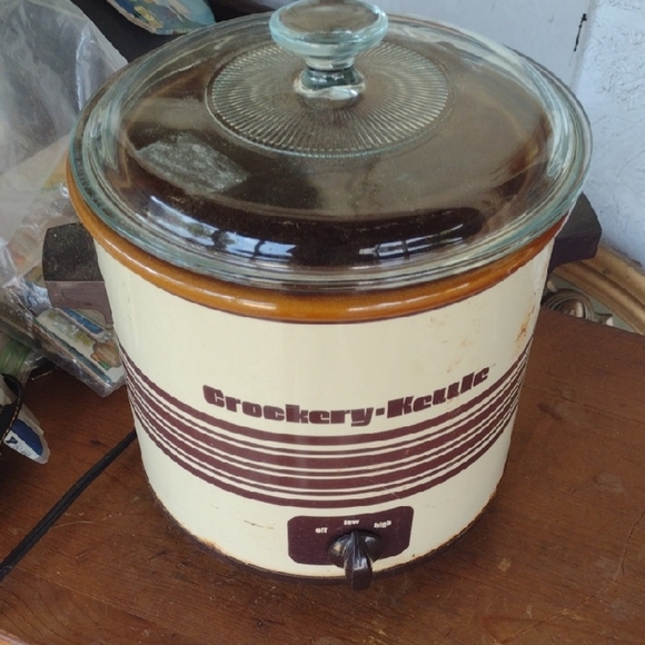 Crockery Kettle - Picture 1 of 4